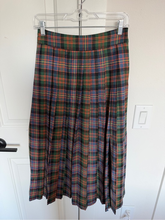 HUNTER BELL Dresses & Skirts - Hunter Bell Pleated Tartan Midi Skirt in Green Plaid